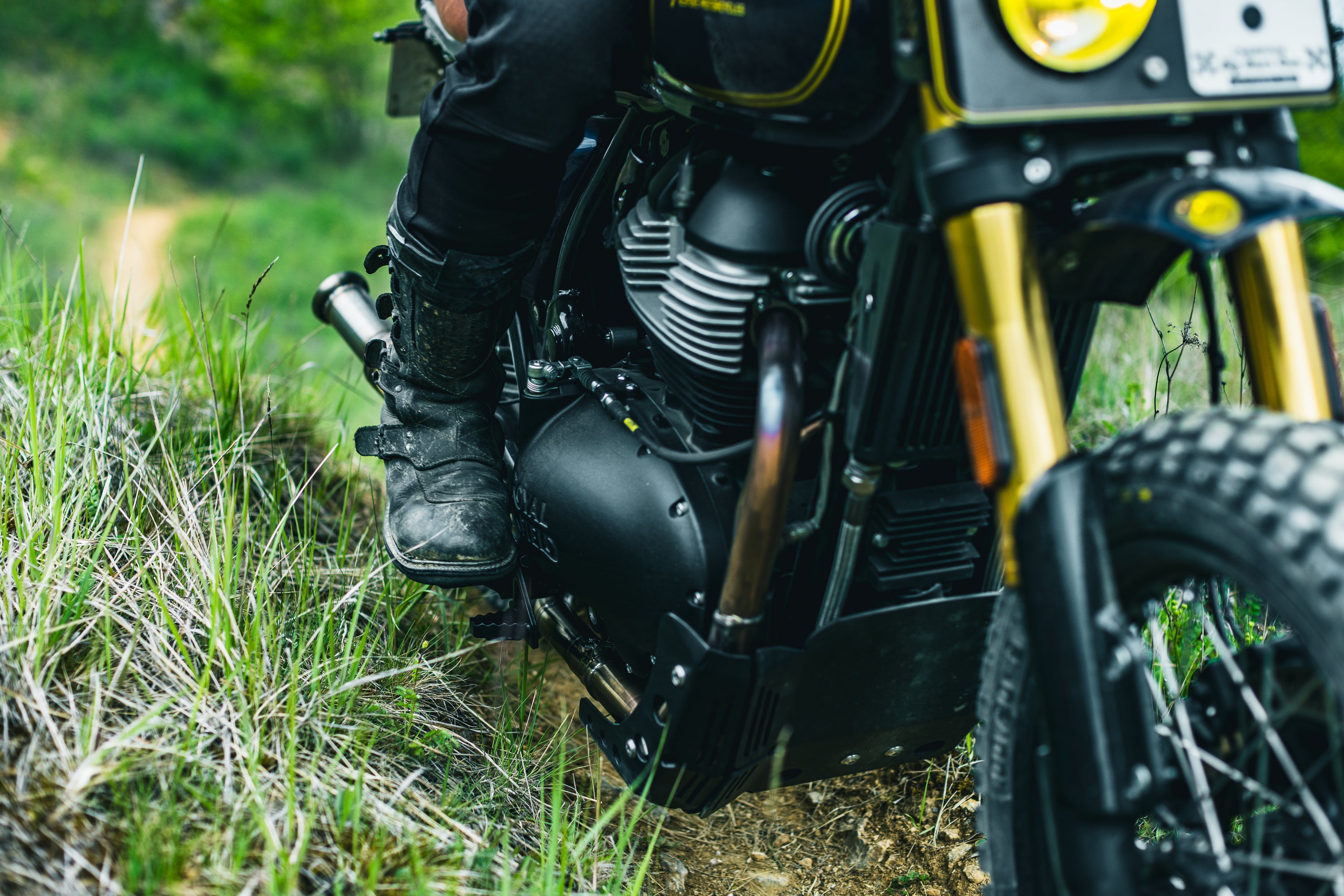 Skid plate and exhaust for Royal Enfield 650 Bear
